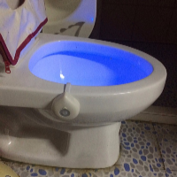 Platinium LED osvětlení na WC se senzorem pohybu